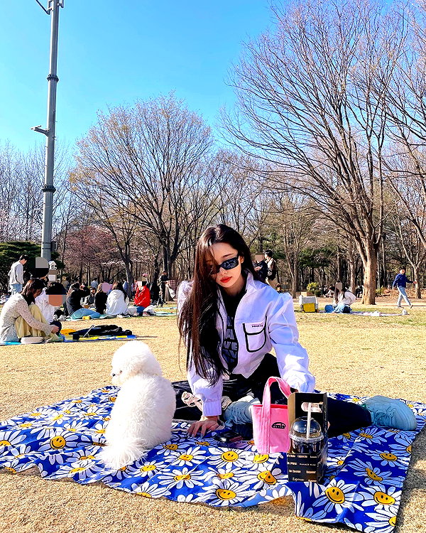 dear.zia instagram image archive image