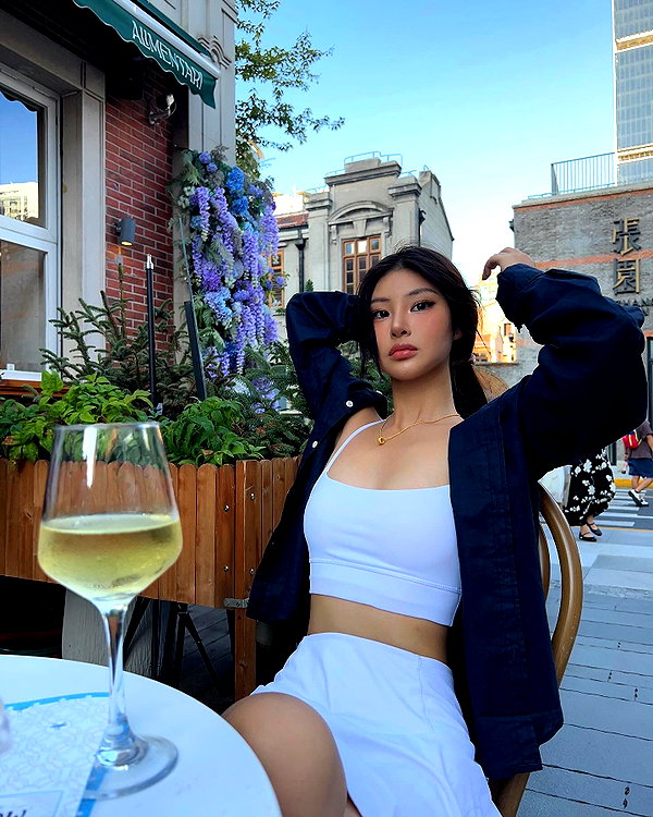 ll.lu1s instagram image archive image