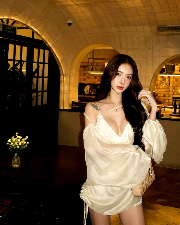 lyhythuedoxinh instagram image archive image