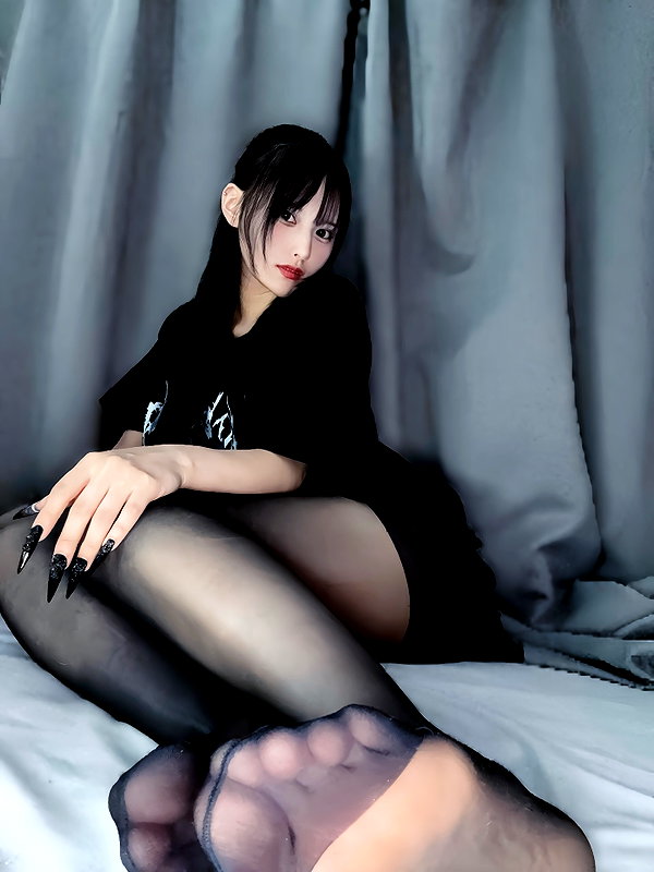yamikumo_leisa instagram image archive image