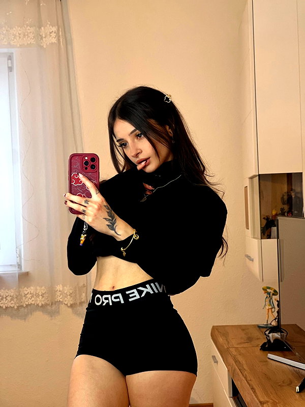 cata.leyah instagram image archive image