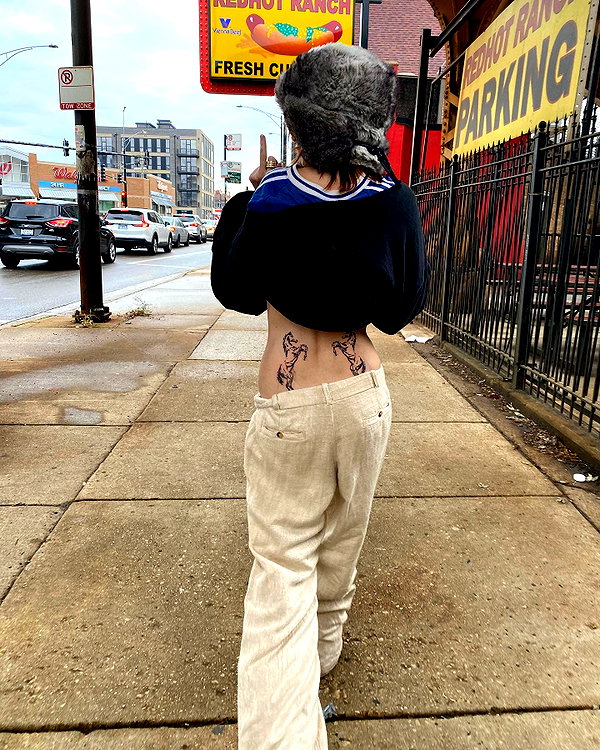 Archived image from @lolabllue on Instagram