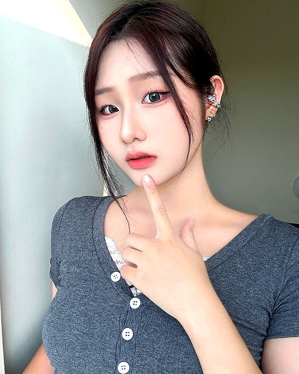 lai_931201 instagram image archive image