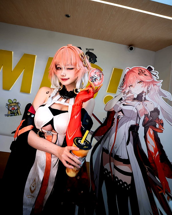 xier_cos instagram image archive image