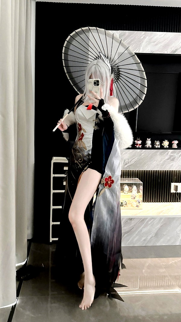 gallery_cosplayer instagram image archive image