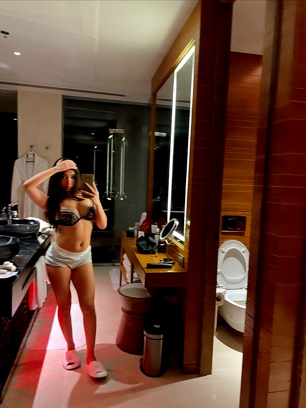 katiele.fit instagram image archive image