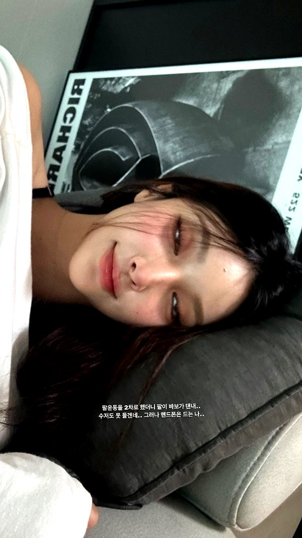 Archived image from @heroineseen on Instagram