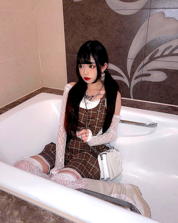 nixqq.425_ instagram image archive image