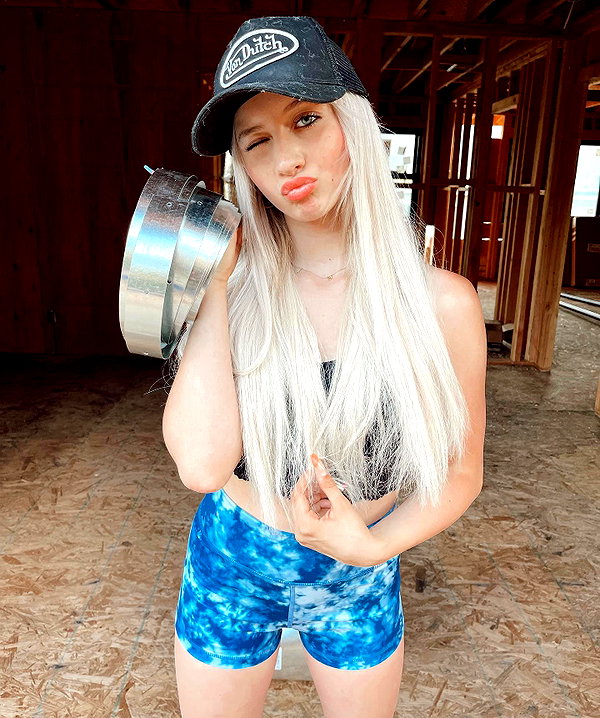 ellianawalmsley instagram image archive image