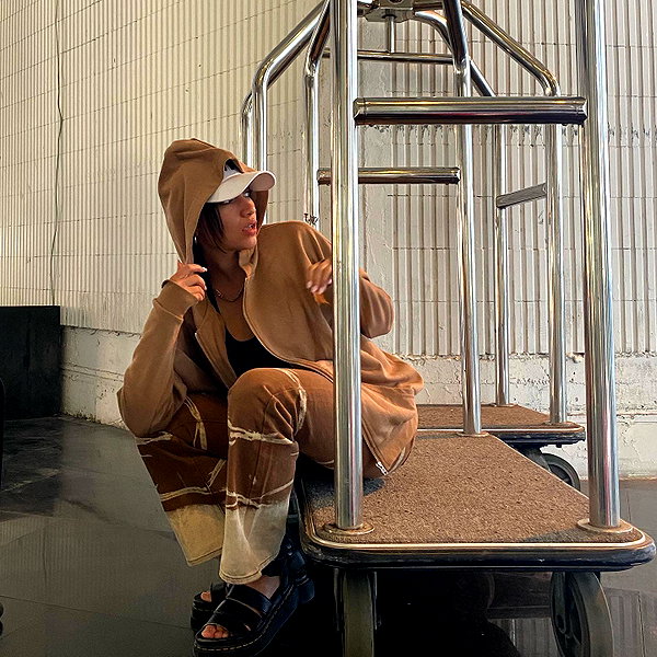 romi_henenson instagram image archive image