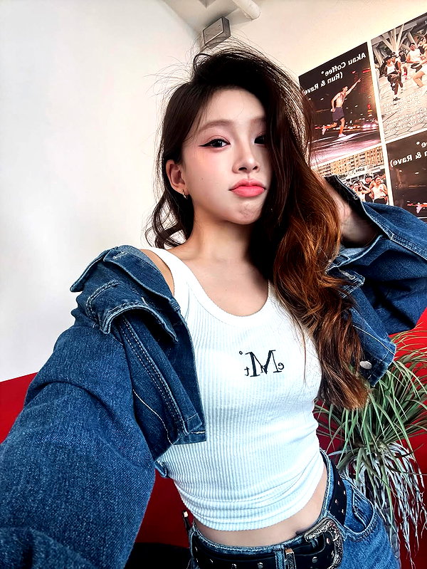 e.shao_417 instagram image archive image