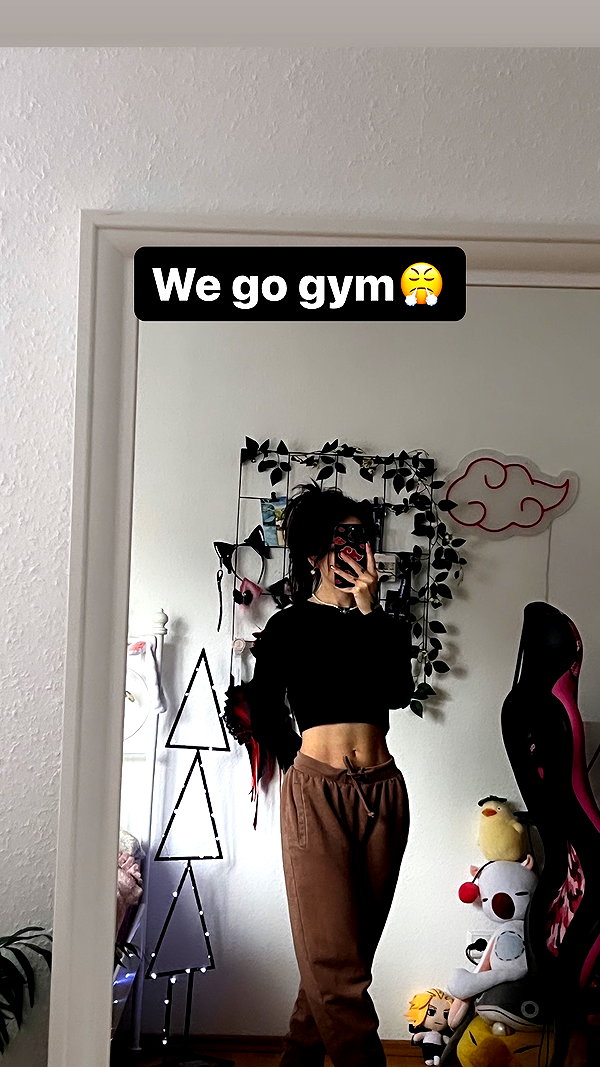 cata.leyah instagram image archive image