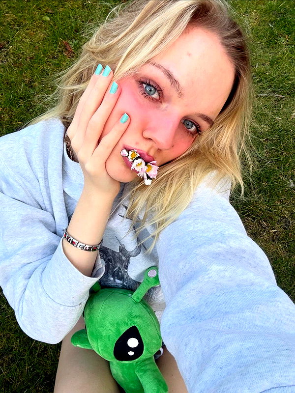 leni.bahr instagram image archive image