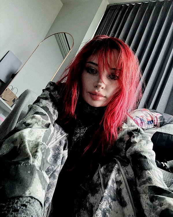lisa.ra69 instagram image archive image