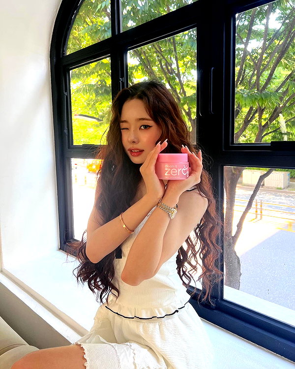 dear.zia instagram image archive image