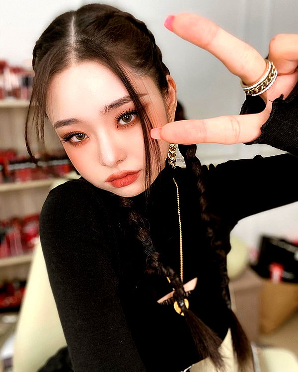 dear.zia instagram image archive image