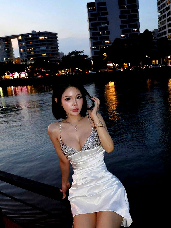 lyhythuedoxinh instagram image archive image