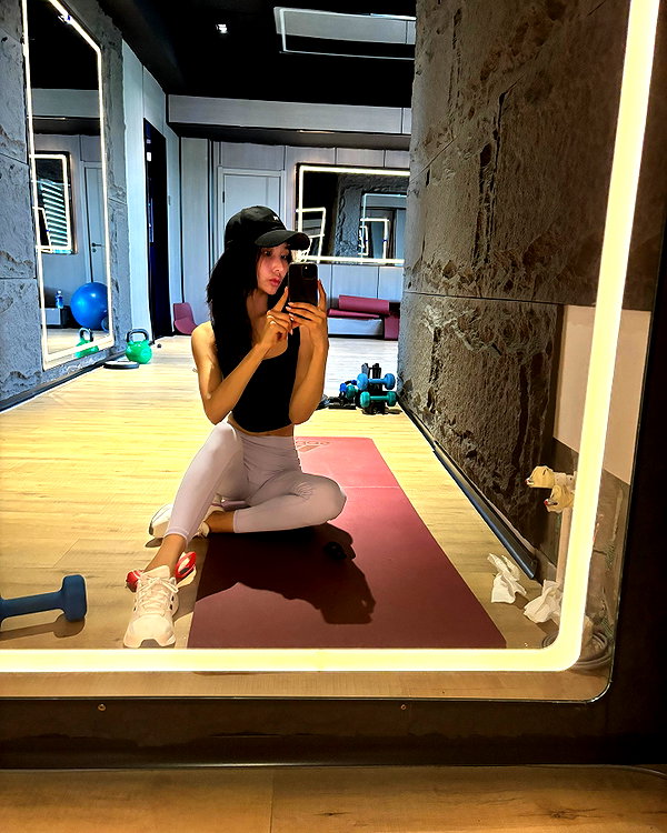 indra0102_ instagram image archive image