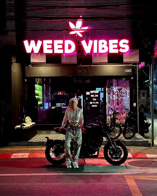 vik4au instagram image archive image