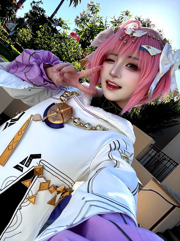 miee_cos instagram image archive image