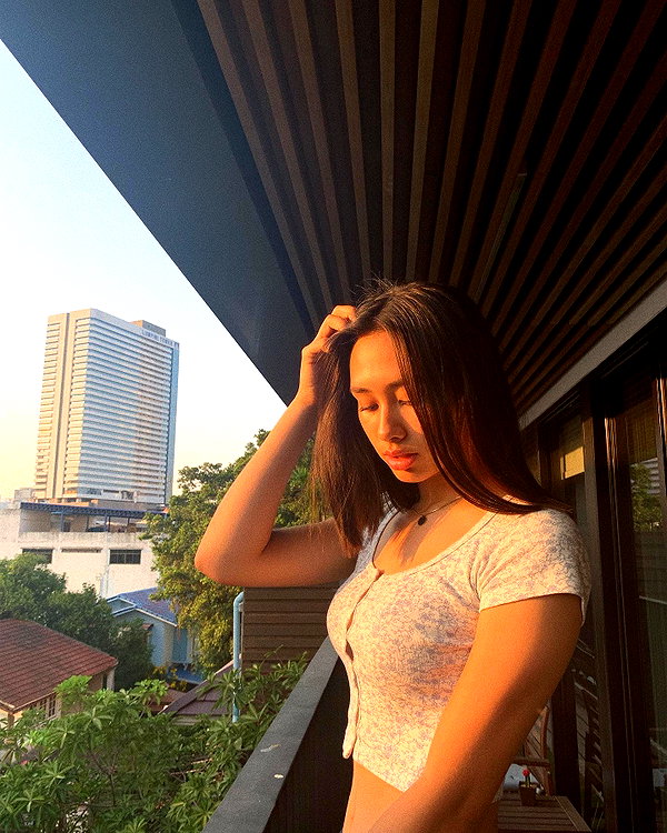 cait.knight instagram image archive image