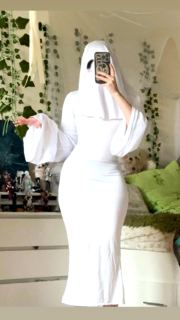 Archived image from @aechka.cosplay on Instagram