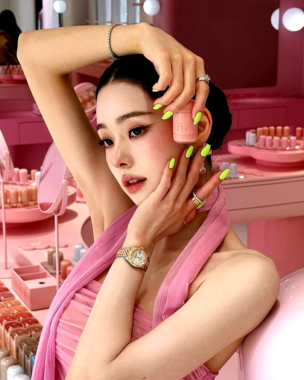 dear.zia instagram image archive image