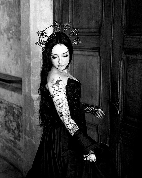 karin_orhov instagram image archive image