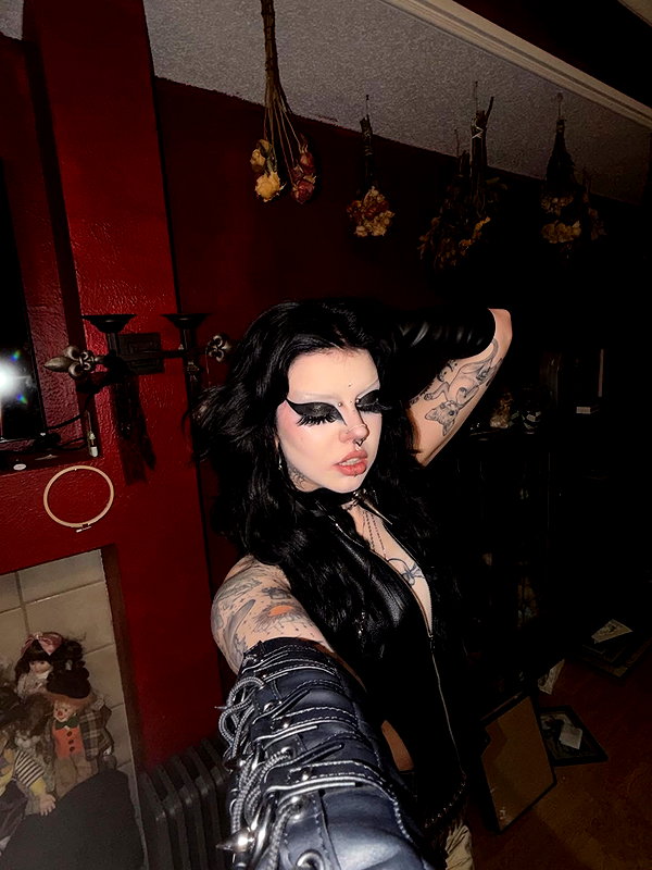 yeahimcaroline instagram image archive image