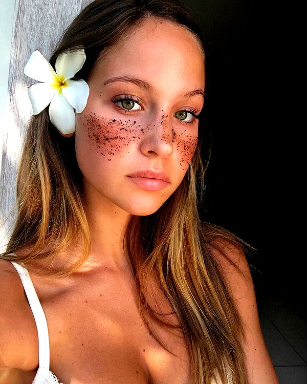 olivia.mathers instagram image archive image