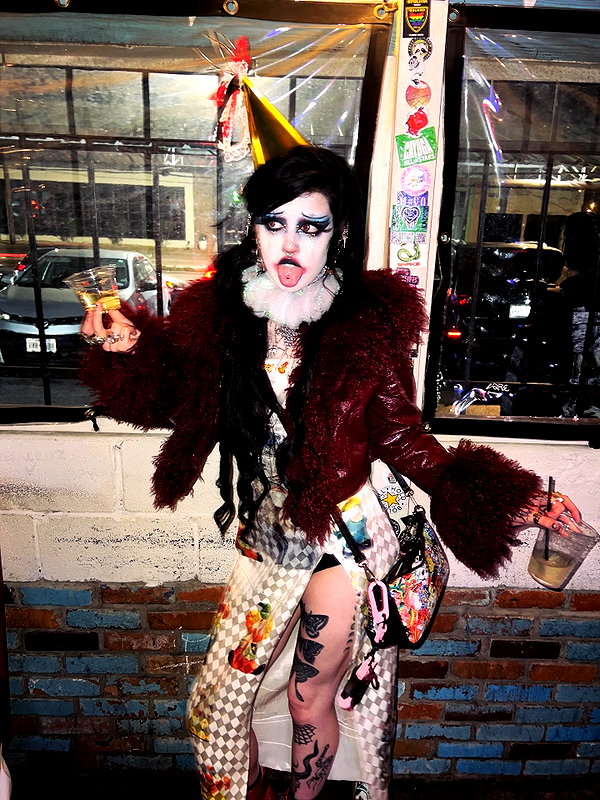 yeahimcaroline instagram image archive image