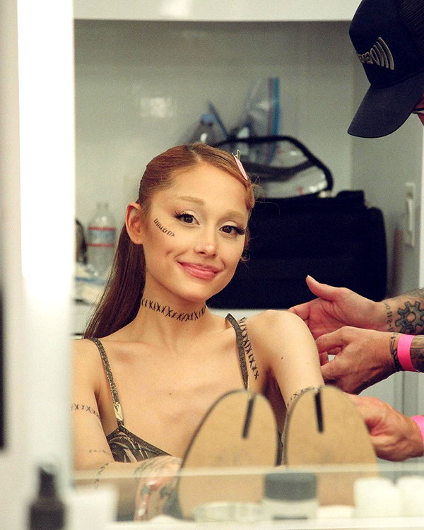 arianagrande instagram image archive image