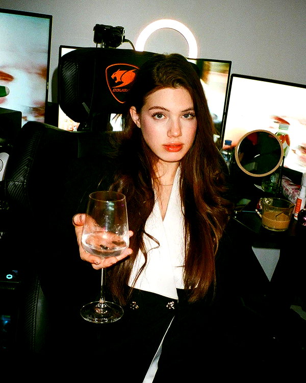 anna.utka22 instagram image archive image