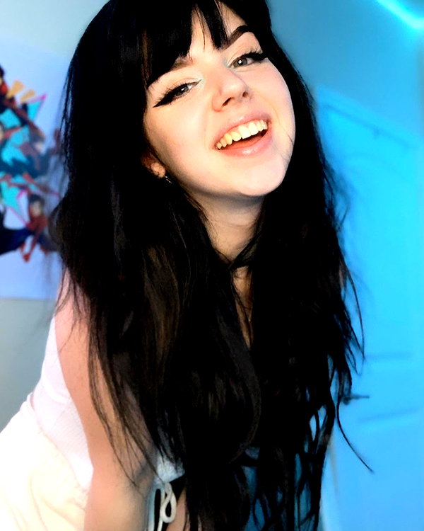 yeahimcaroline instagram image archive image