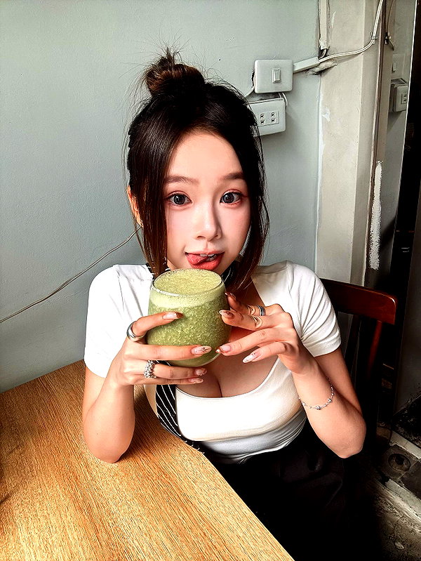 e.shao_417 instagram image archive image