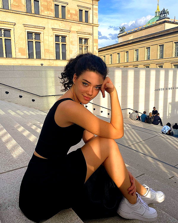 vanessa.rhd instagram image archive image