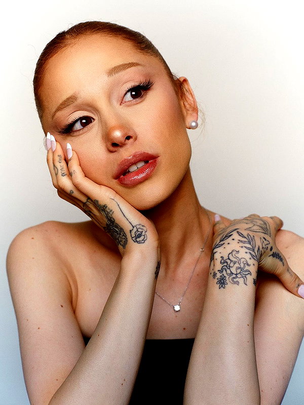 arianagrande instagram image archive image