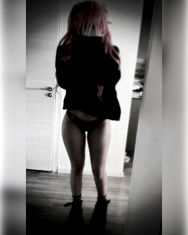 darlo.amy instagram image archive image