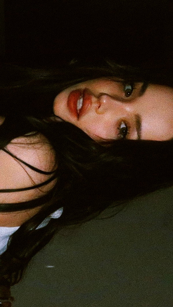 lyna_com2000 instagram image archive image