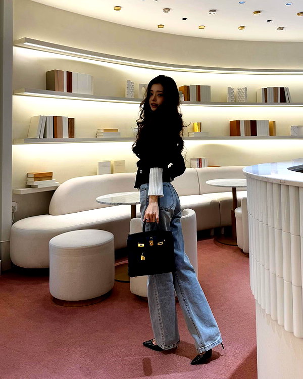 dear.zia instagram image archive image