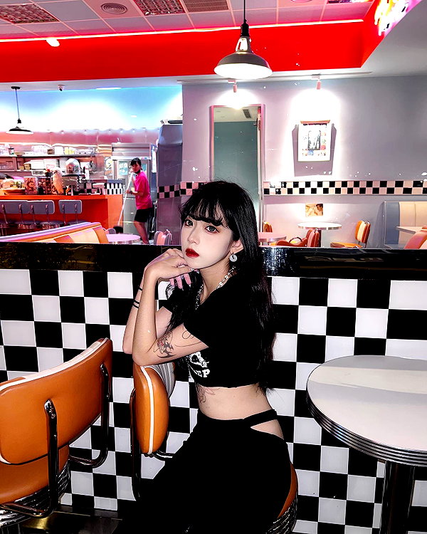 nixqq.425_ instagram image archive image