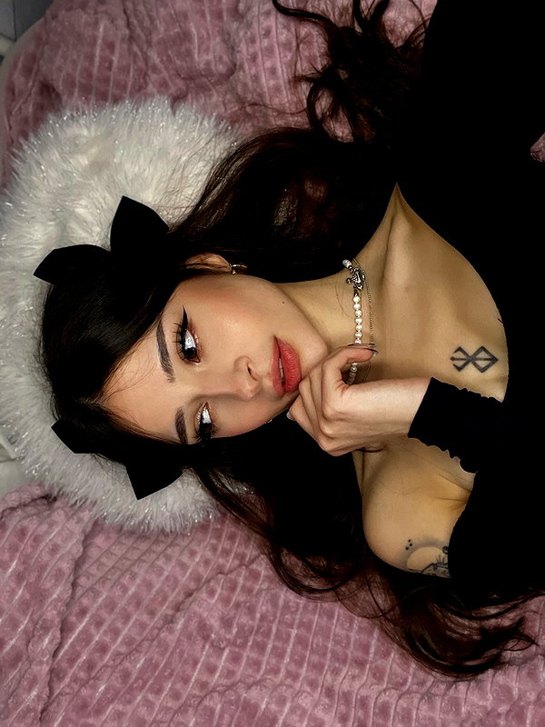 cata.leyah instagram image archive image