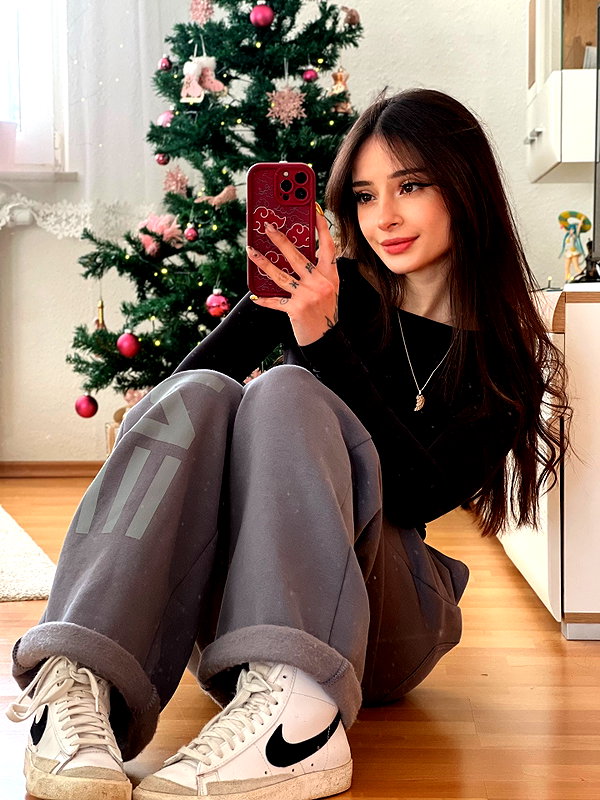 cata.leyah instagram image archive image