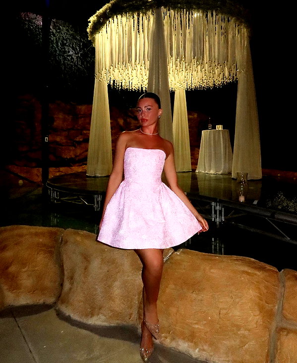 daniella_zeldis instagram image archive image