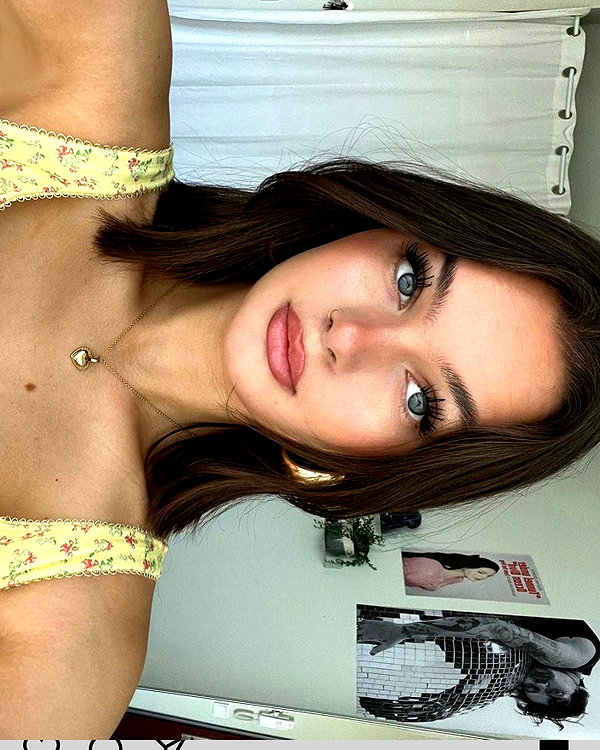 baddiesessence instagram image archive image