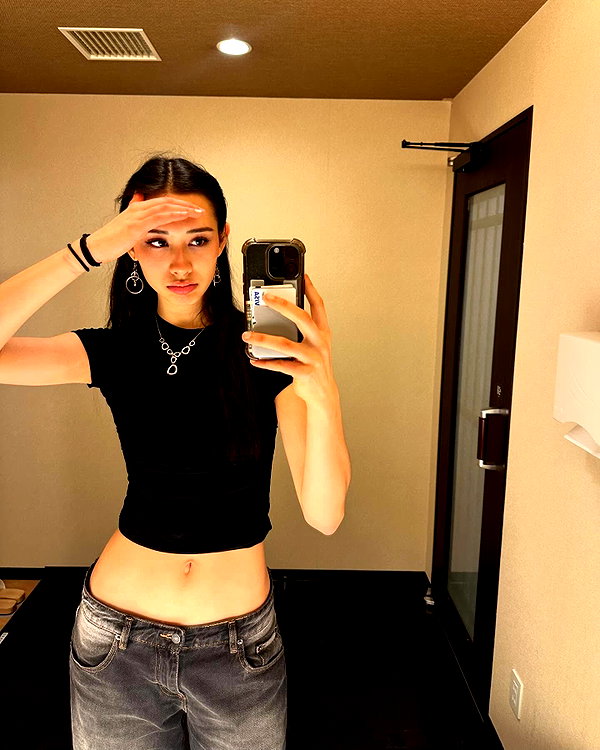 cait.knight instagram image archive image