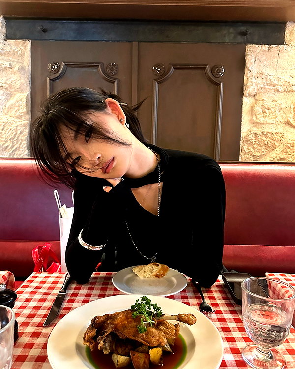 yifan.liii instagram image archive image