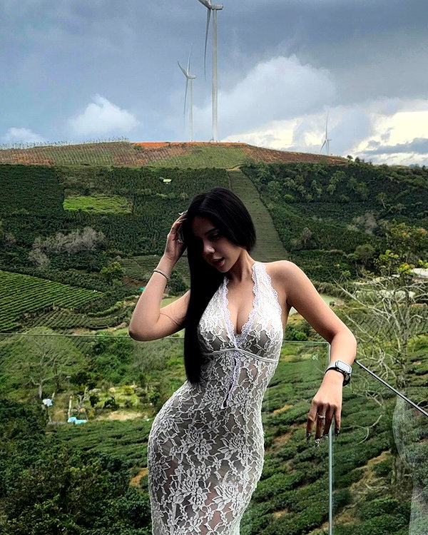quenhi.phamm instagram image archive image