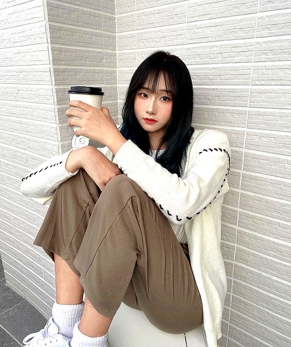 lai_931201 instagram image archive image