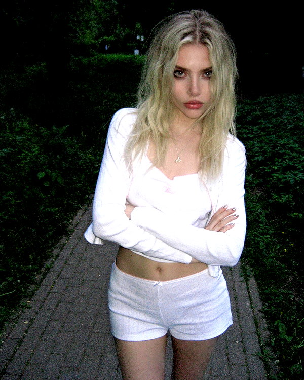 anya4everr instagram image archive image